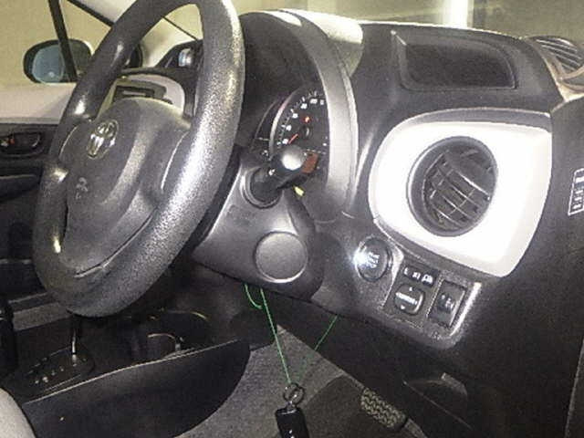 TOYOTA VITZ 2012
