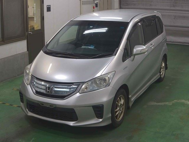 HONDA FREED 2013