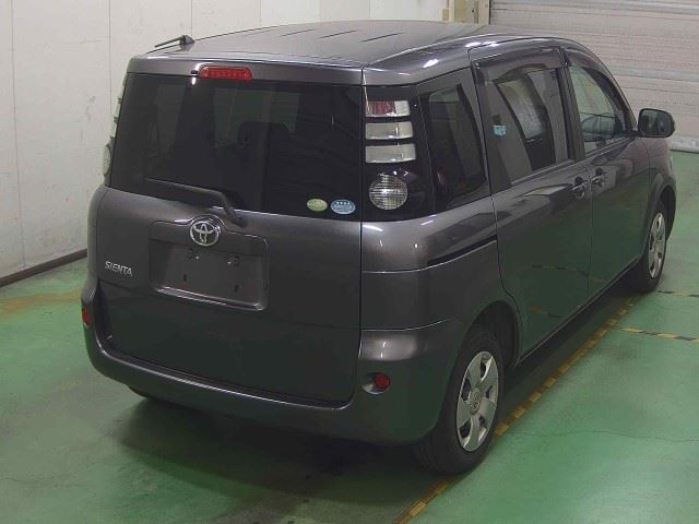 TOYOTA SIENTA 2010