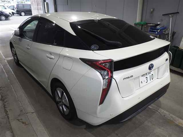 TOYOTA PRIUS 2018