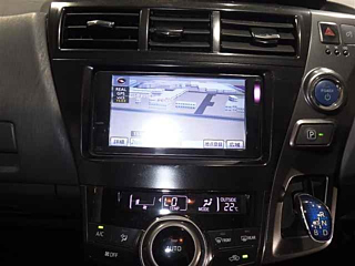 TOYOTA PRIUS ALPHA 2013
