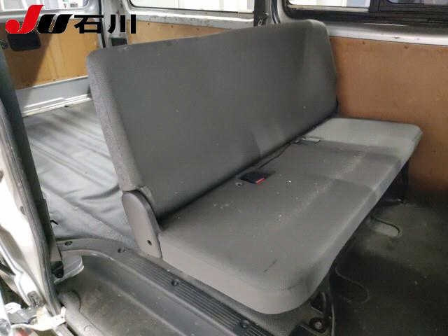 TOYOTA HIACE VAN 2021