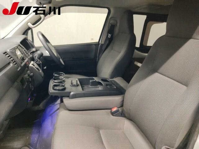 TOYOTA HIACE VAN 2021