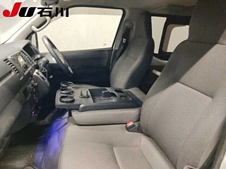 TOYOTA HIACE VAN 2021