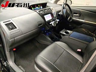 TOYOTA PRIUS ALPHA 2012
