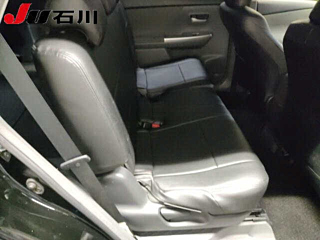 TOYOTA PRIUS ALPHA 2012