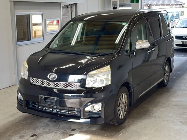 TOYOTA VOXY 2013