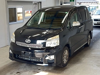 TOYOTA VOXY 2013