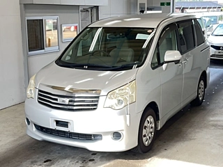 TOYOTA NOAH 2012
