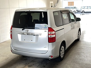 TOYOTA NOAH 2012