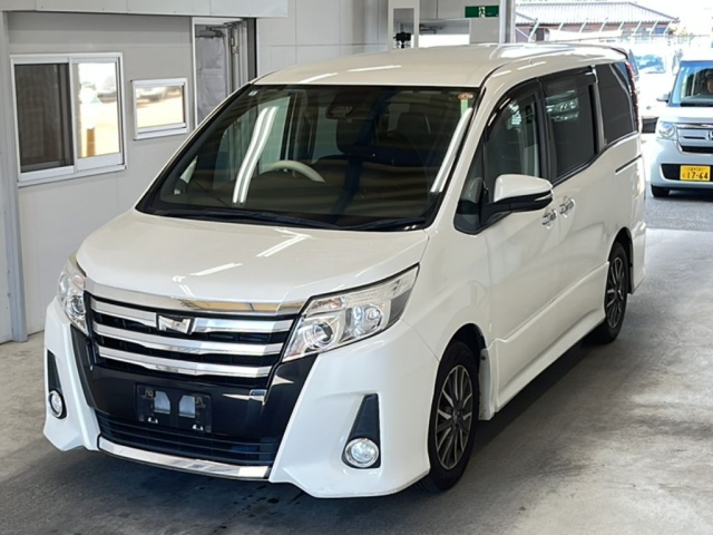 TOYOTA NOAH 2016