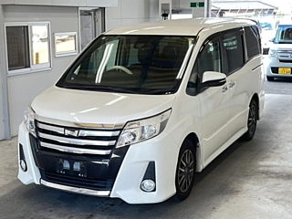 TOYOTA NOAH 2016