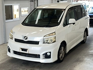 TOYOTA VOXY 2010