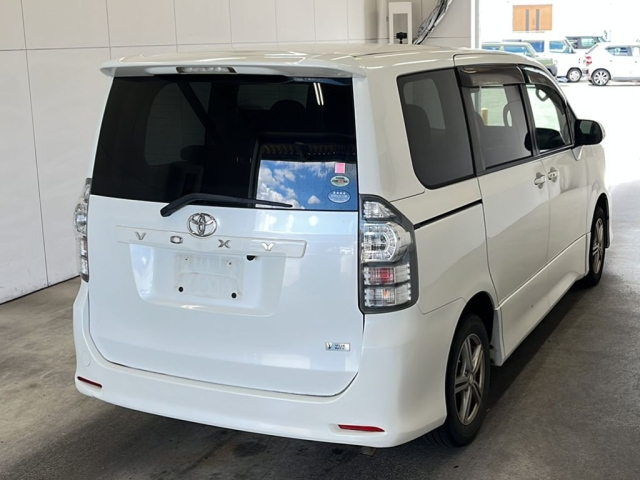 TOYOTA VOXY 2010