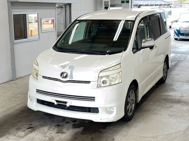 TOYOTA VOXY 2009