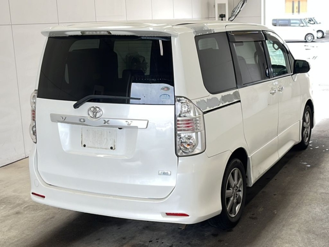 TOYOTA VOXY 2009
