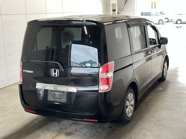 HONDA STEP WAGON 2011