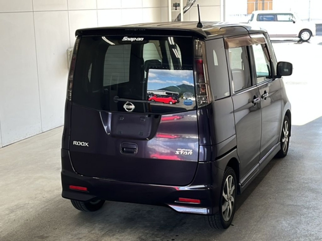 NISSAN ROOX 2010