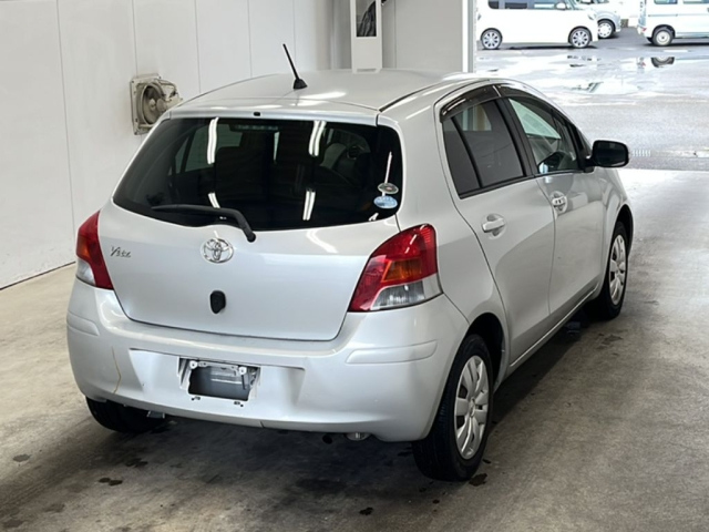 TOYOTA VITZ 2010
