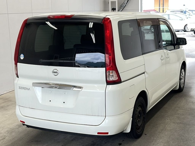 NISSAN SERENA 2010