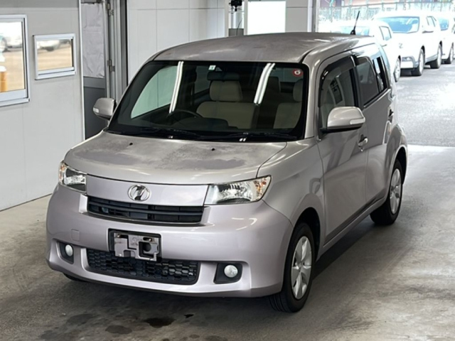 TOYOTA BB 2010