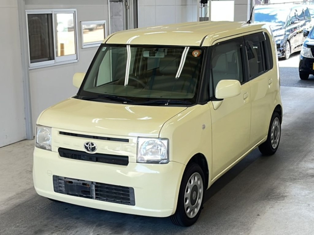 TOYOTA PIXIS SPACE 2015