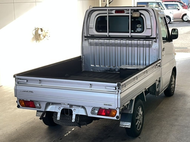 MITSUBISHI MINICAB TRUCK 2011