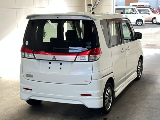MITSUBISHI DELICA D2 2011