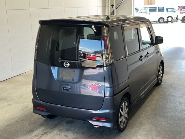 NISSAN ROOX 2010