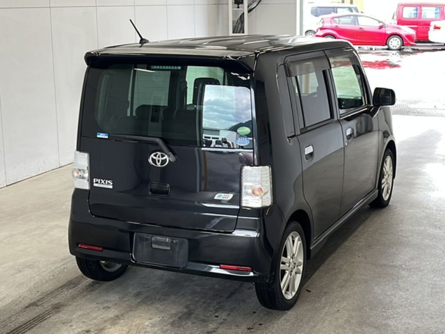 TOYOTA PIXIS SPACE 2012