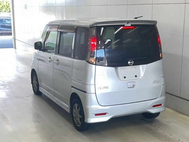 NISSAN ROOX 2010