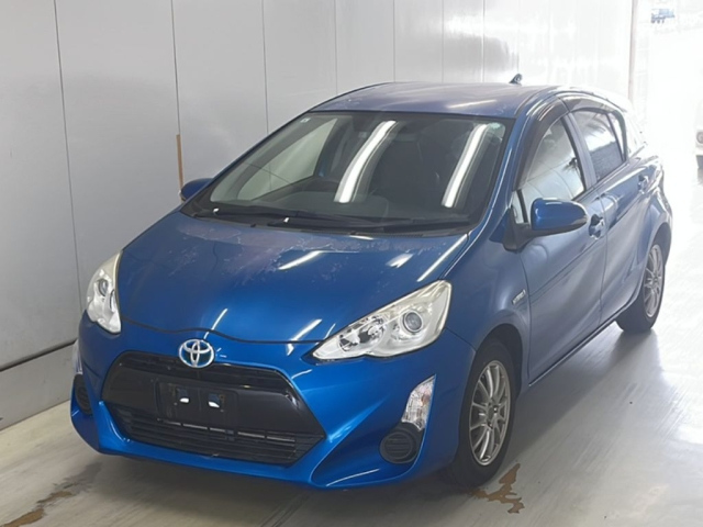 TOYOTA AQUA 2015
