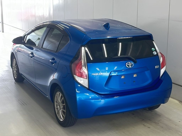 TOYOTA AQUA 2015