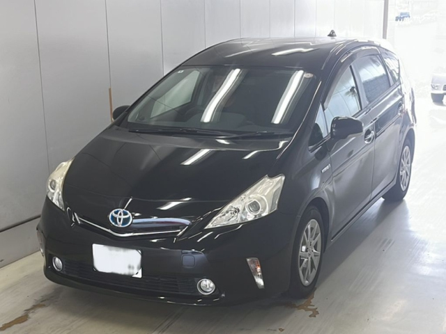 TOYOTA PRIUS ALPHA 2014