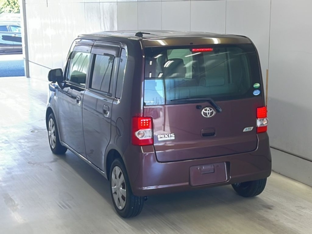 TOYOTA PIXIS SPACE 2012