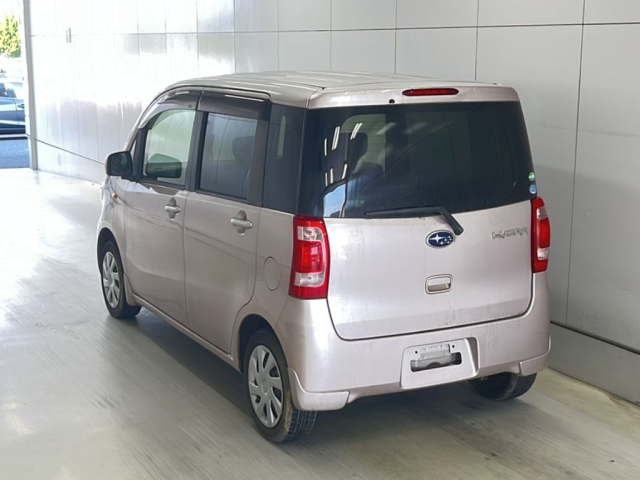 SUBARU LUCRA 2012