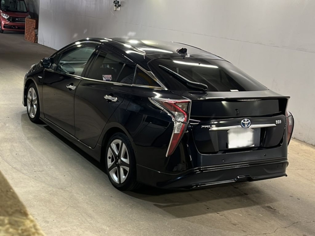 TOYOTA PRIUS 2017