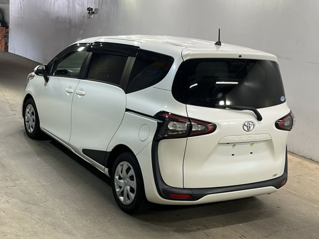 TOYOTA SIENTA 2015