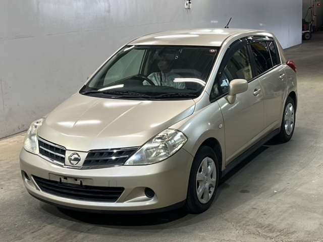 NISSAN TIIDA 2010