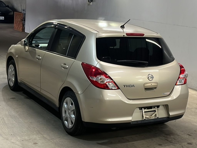 NISSAN TIIDA 2010