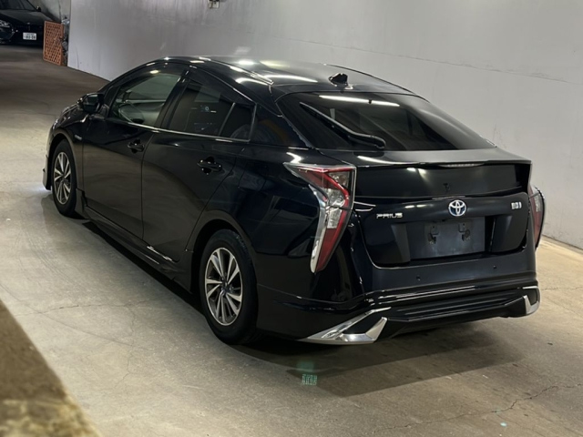 TOYOTA PRIUS 2018