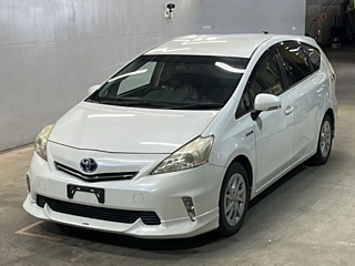 TOYOTA PRIUS ALPHA 2013