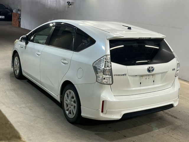 TOYOTA PRIUS ALPHA 2013