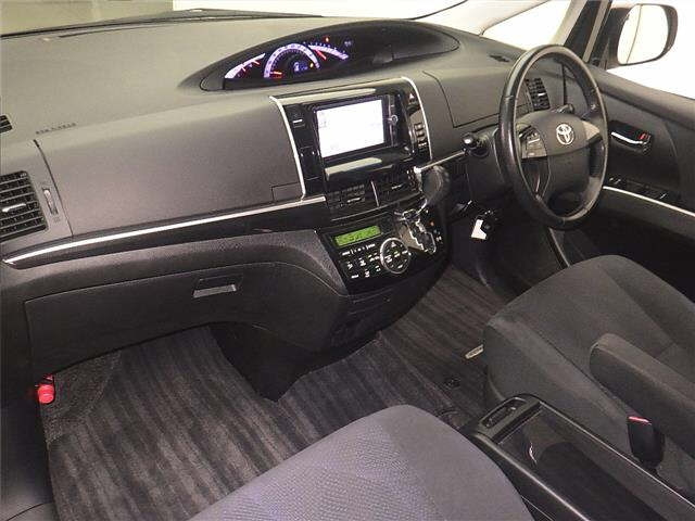TOYOTA ESTIMA 2013