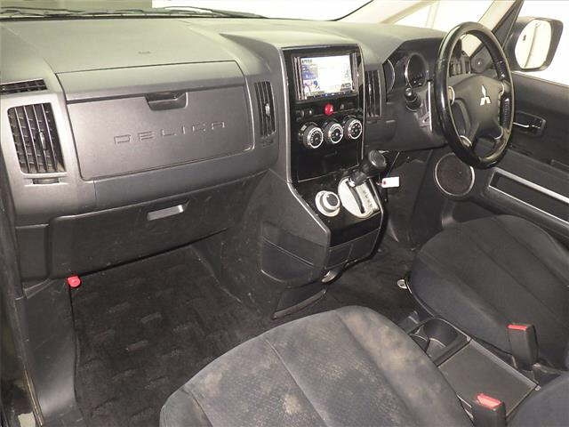 MITSUBISHI DELICA D5 2015