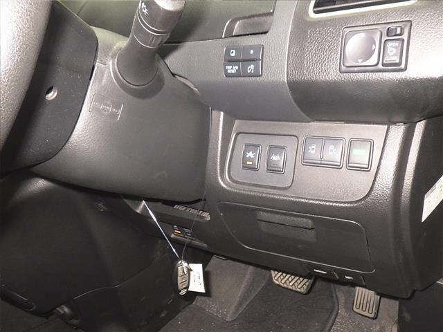 NISSAN SERENA 2015