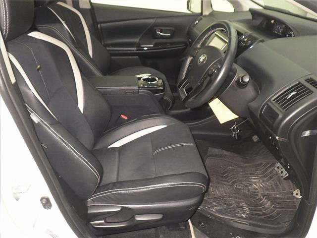 TOYOTA PRIUS ALPHA 2016