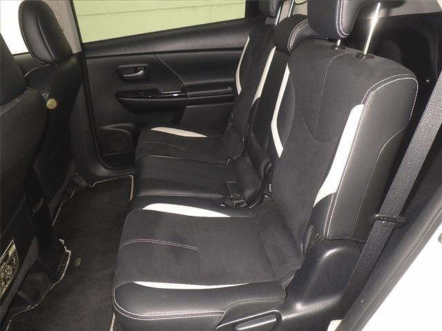 TOYOTA PRIUS ALPHA 2016