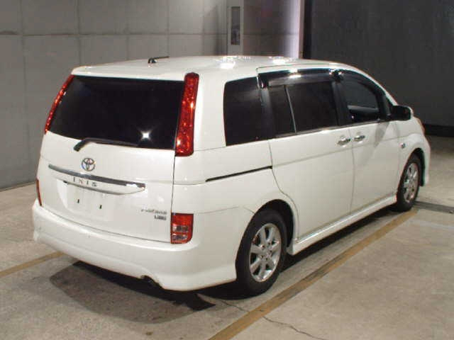 TOYOTA ISIS 2010