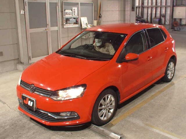 VOLKSWAGEN POLO 2015
